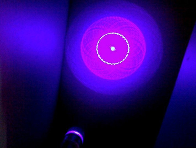 blue-violet laser pointer