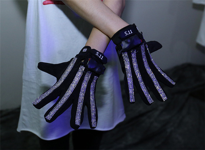 Luminous riding gloves